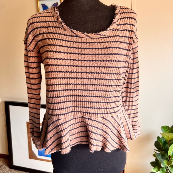 Free people size extra small thermal, long sleeve, peplum shirt - Picture 6 of 8